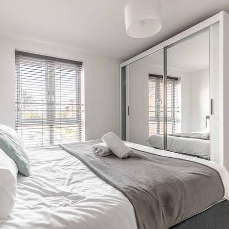 2 Bed & 2 Bath Cosy Apartment Slough- Free Parking Εξωτερικό φωτογραφία