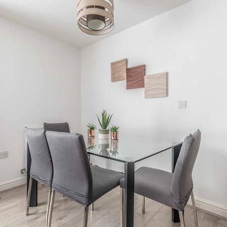 2 Bed & 2 Bath Cosy Apartment Slough- Free Parking Εξωτερικό φωτογραφία