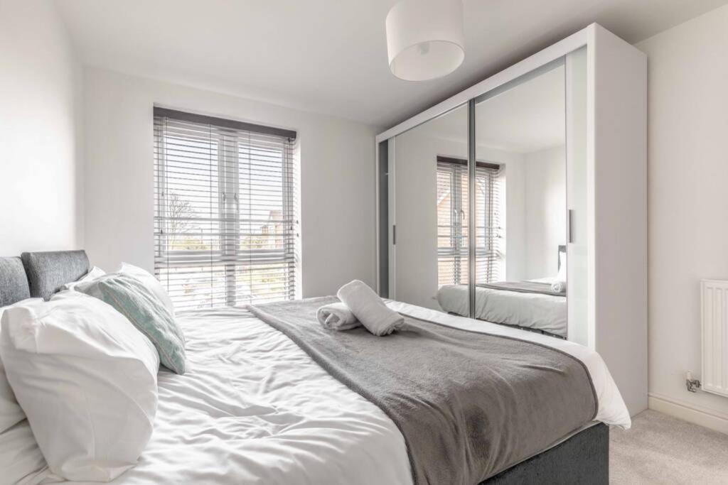 2 Bed & 2 Bath Cosy Apartment Slough- Free Parking Εξωτερικό φωτογραφία