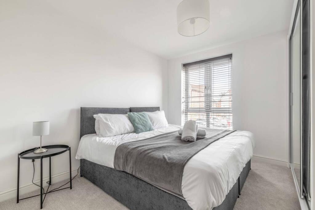 2 Bed & 2 Bath Cosy Apartment Slough- Free Parking Εξωτερικό φωτογραφία